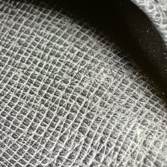 SOLD OUT Louis Vuitton Monogram 10 mans wallet this is 9/10 Authentic Lv wallet. - Picture 7 of 12